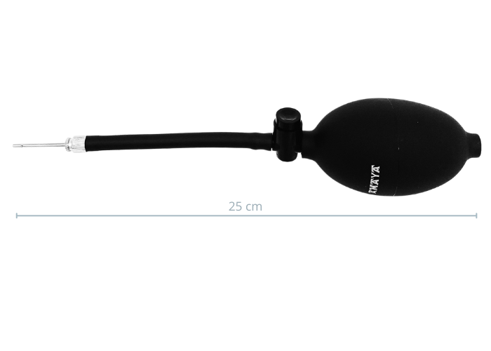 Håndpumpe fra Amaya til rytmisk gymnastikbolde.
Fremstillet af blød plast. Nem betjening. Indvendig ventil til at lede luften. Drej på skruen for at vælge, om der skal luft ind til oppustning eller ud til udtømning.
Lille, smart og funktionel.