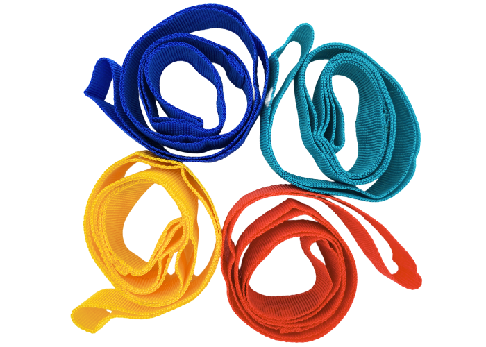 Disse markeringsbånd, som fås i fire klare farver, er perfekte til at skabe overblik og struktur under træning, konkurrencer eller leg!
Farverne gør det nemt at inddele hold, så alle kan fokusere på samarbejde og aktivitet. Ideel til både børn og vo