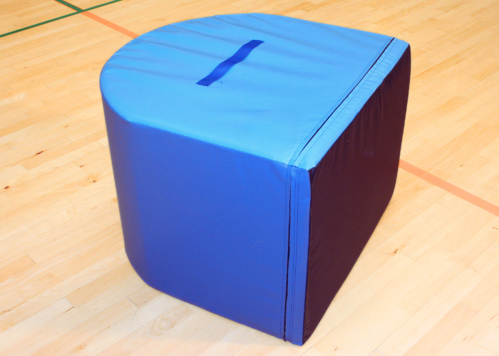 Rulleplint.
Rulleplint er et fantastisk alsidig træningsredskab for både store og små.
Børnehaver, skoler og idrætsforeninger
Kan bruges til forhindringsbaner, flikk-flakk, håndstand og meget mere.
Skumkerne 25 kg. pr. m3.
700 g/m2. PVC dug.
Skrids