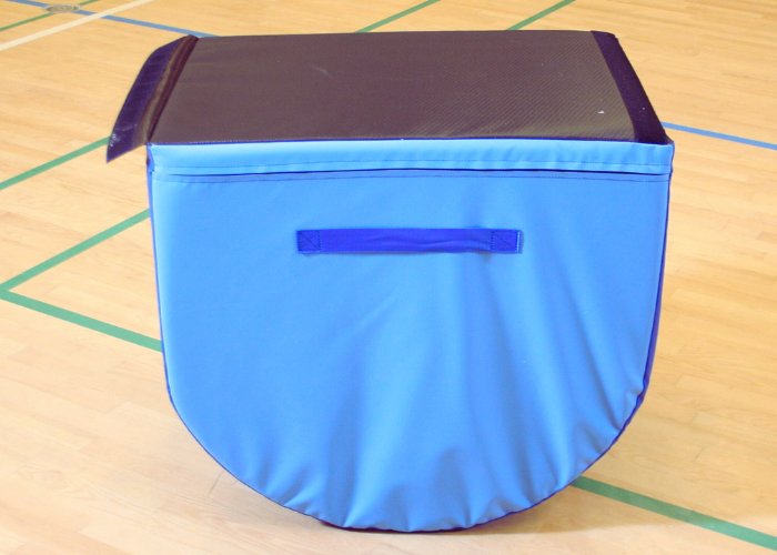 Rulleplint.
Rulleplint er et fantastisk alsidig træningsredskab for både store og små.
Børnehaver, skoler og idrætsforeninger
Kan bruges til forhindringsbaner, flikk-flakk, håndstand og meget mere.
Skumkerne 25 kg. pr. m3.
700 g/m2. PVC dug.
Skrids