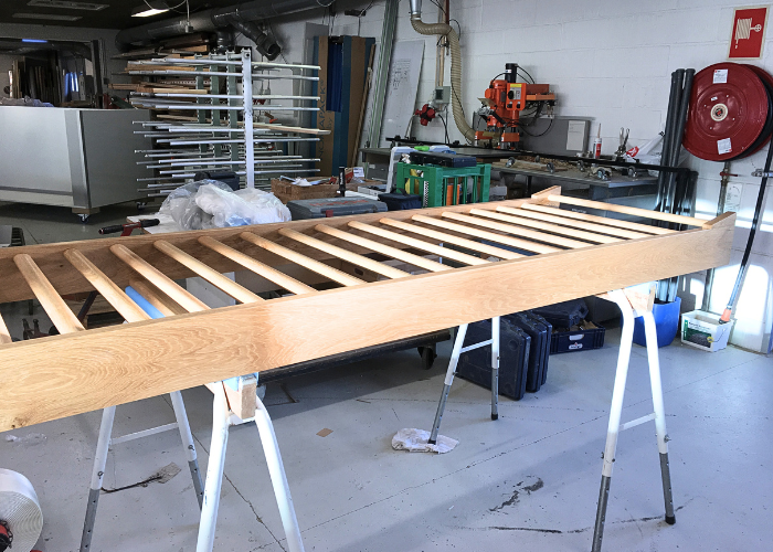 Egetræ ribbe med udhæng