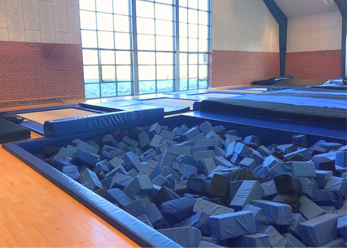 Blå skumklodser leveret fra Gymnashop.dk til Vejstrup Gymnastikefterskole