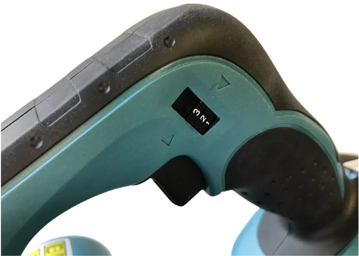 Makita håndblæser med 18 V batteri og omløber, så den passer på sort ventil på Airtrack Pro.
Trinløs variabel hastighed og leverer en luftmængde op til 2,3 m3/min.
Leveres med blæserør og 1 stk. batteri og lynlader.
Prisen er incl. tilpasning til