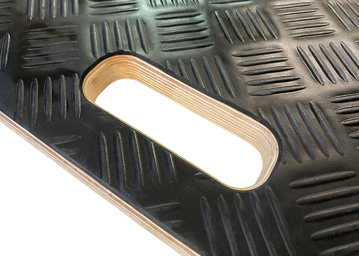 Redskabshund 45x70 cm
4 stk. kraftige hjul.
Toppen er belagt med skridsikker gummi.
Bærehåndtag.