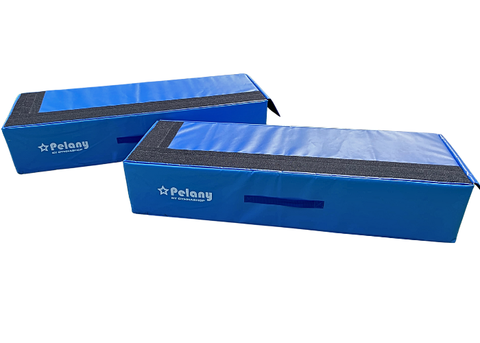 Lille sidekasse GYM til gymnastik.
Kan bruges enkeltvis eller samlet til forskellige springopstillinger.
Skumkvalitet 20 kg. pr. m3.
700 g/m2. PVC dug.
2 stk. kraftige bærehåndtag.
Monteret med velcro.
YKK lynlås.
Skridsikker bund.