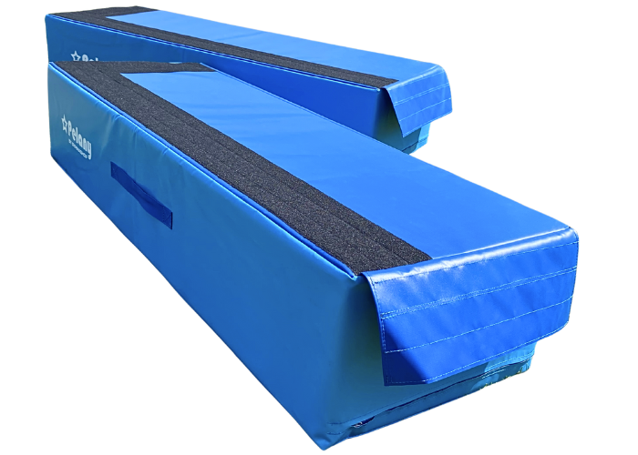 Lille sidekasse GYM til gymnastik.
Kan bruges enkeltvis eller samlet til forskellige springopstillinger.
Skumkvalitet 20 kg. pr. m3.
700 g/m2. PVC dug.
2 stk. kraftige bærehåndtag.
Monteret med velcro.
YKK lynlås.
Skridsikker bund.