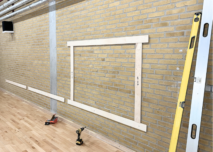 Spejl limet på 16 mm. plade med 2 stk. ophængslister pr. plade for let montering. 4 mm. spejl.
Ultra Gardian.
Poleret forkant på alle 4 sider.
Leveres med afstandslister for korrekt montage af ophængslisterne.
Montering er let, kræver 2 personer og