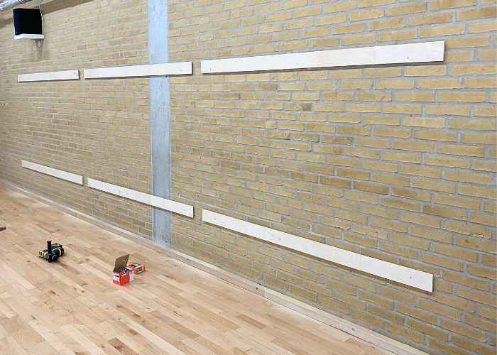 Spejl limet på 16 mm. plade med 2 stk. ophængslister pr. plade for let montering. 4 mm. spejl.
Ultra Gardian.
Poleret forkant på alle 4 sider.
Leveres med afstandslister for korrekt montage af ophængslisterne.
Montering er let, kræver 2 personer og