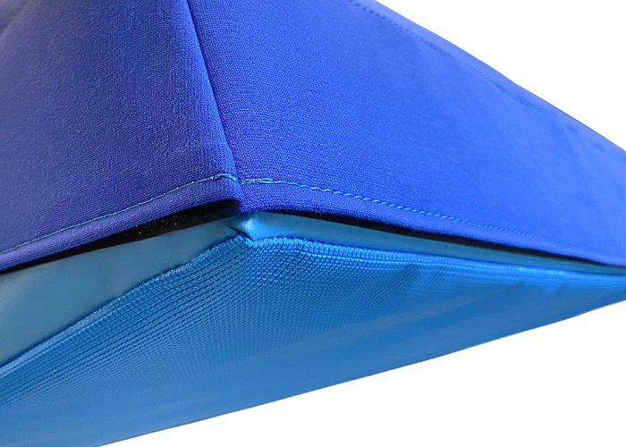 Softkile.
1 stk. skumkerne 22 kg/m3. specialfremstillet softskum.
700 g/m2. PVC dug.
4 stk. kraftige bærehåndtag - 2 stk. på hver side.
Top af strækstof.
Skridsikker bund.