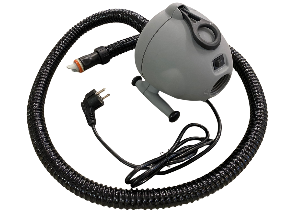 Blæser OV 10 er en kvalitets pumpe der er "standarden" på markedet. OV10 er produceret gennem mange i flere hundrede tusinde eksemplarer.
Blæseren er især velegnet til mindre airtracks under 9m, men kan sagtens bruges til større baner.
Meget effekt