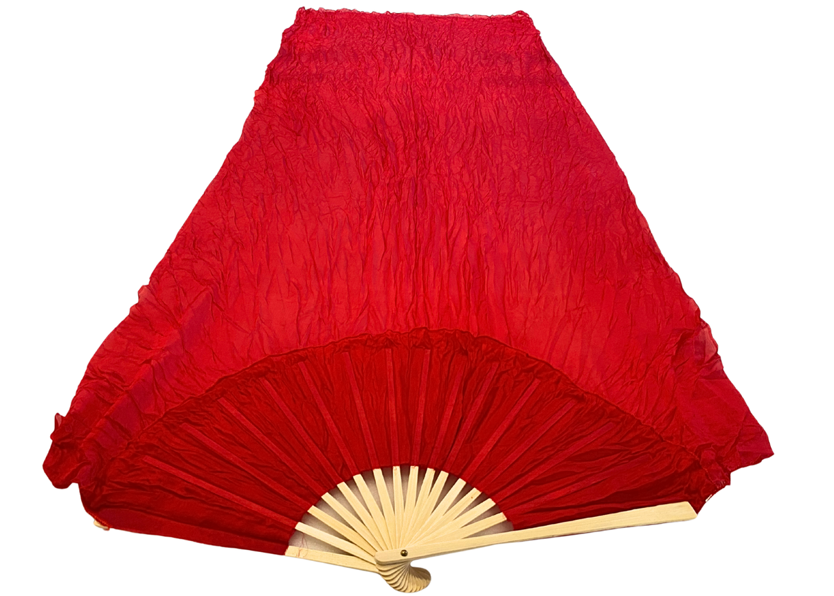 MALA viftevimpel. Viftevimpler er et af de nyeste håndredskaber på markedet. Viftevimplerne findes i flere forskellige flotte farvekombinationer.
Viftevimplen er fremstillet af 170 x 80 cm let og smidigt silkestof, monteret på en 55 cm bred vifte lav