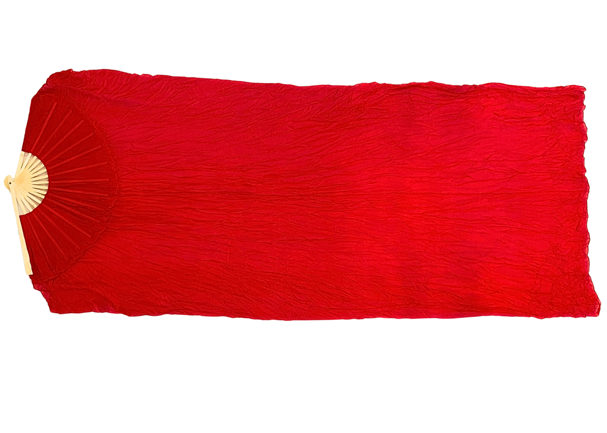 MALA viftevimpel. Viftevimpler er et af de nyeste håndredskaber på markedet. Viftevimplerne findes i flere forskellige flotte farvekombinationer.
Viftevimplen er fremstillet af 170 x 80 cm let og smidigt silkestof, monteret på en 55 cm bred vifte lav