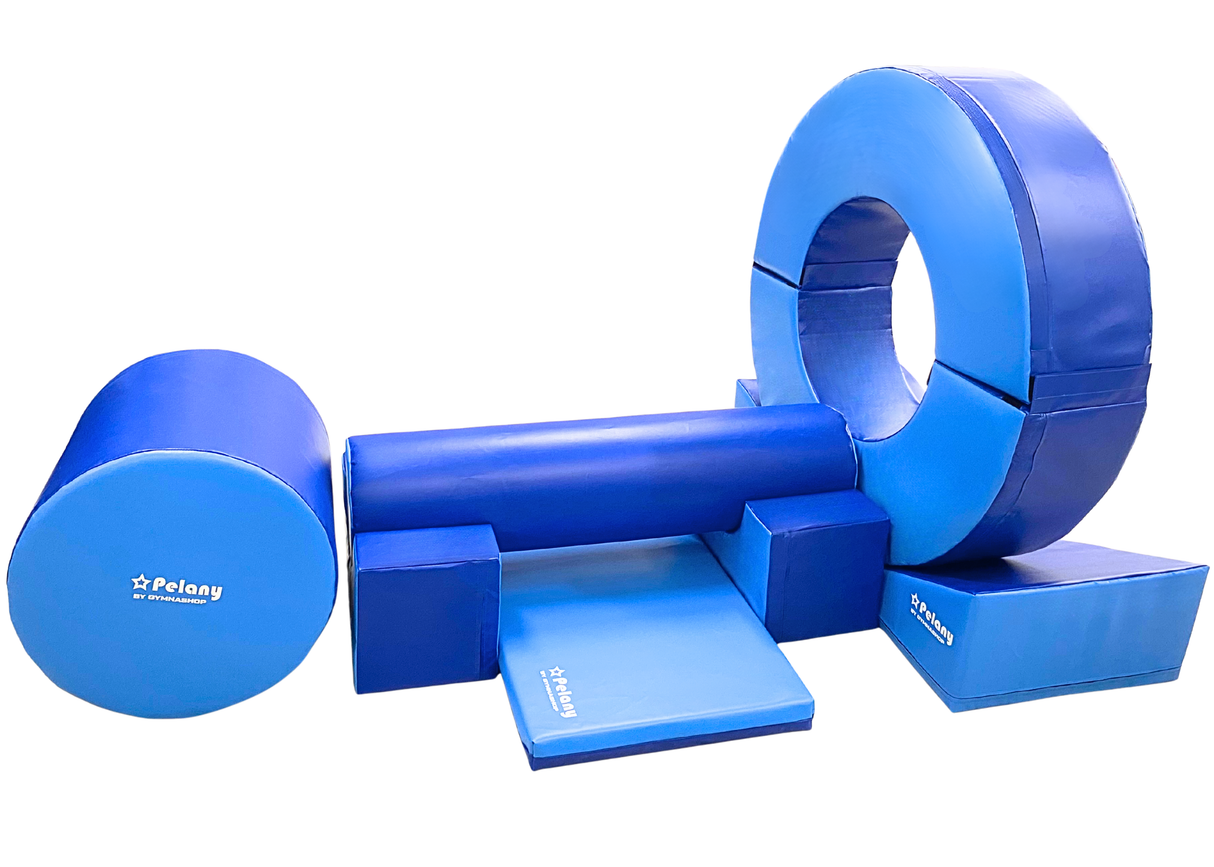 Modulsystem 3 består av:
2 kiler
1 cirkel, 2-delt
1 stor cylinder
1 mindre cylinder
2 klodser med plads til den lille cylinder
1 matte
Her får du ni fantastiske skumredskaber, som kan bruges til forhindringsbane, øvelse af balance, motorik øvelser e