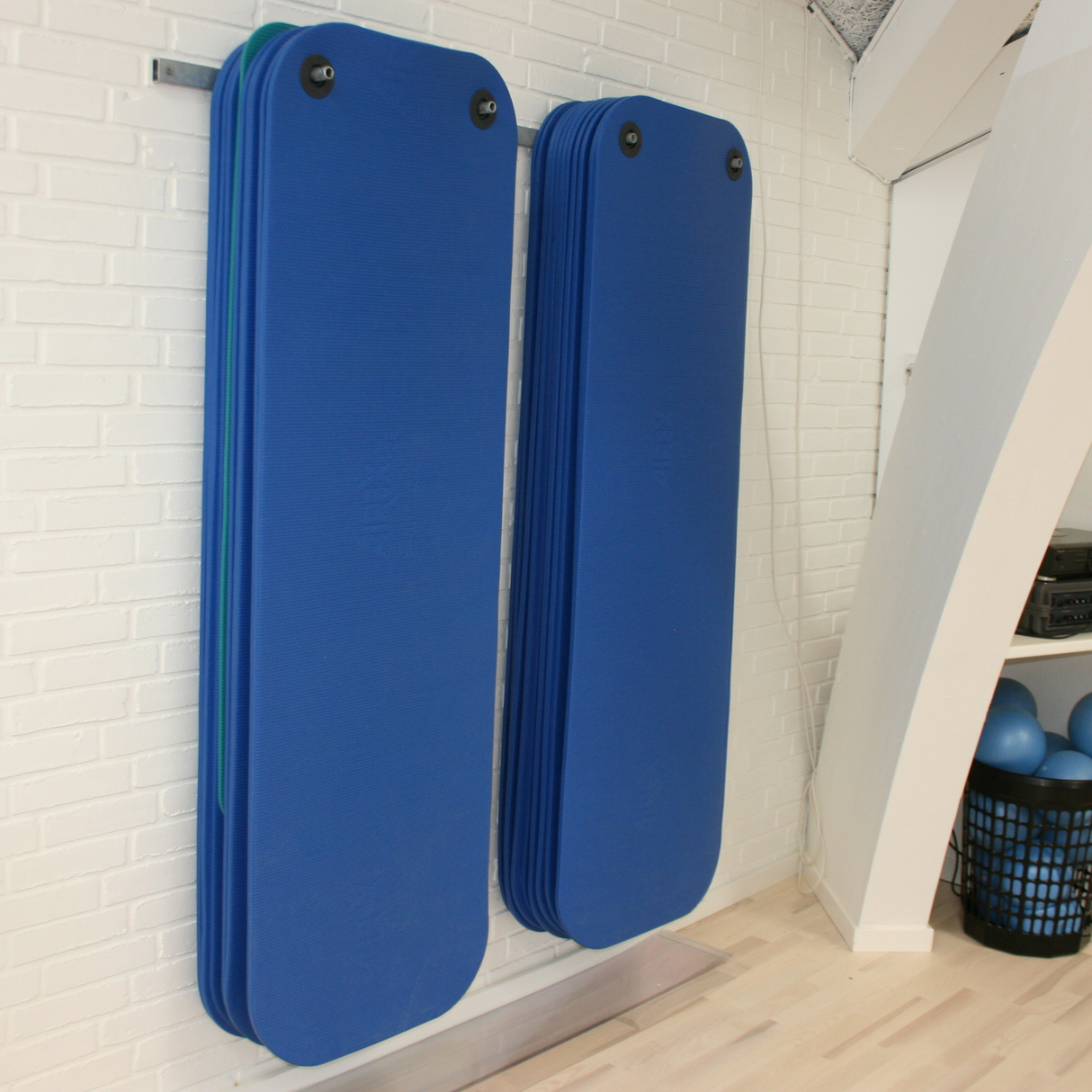 Vægbeslag til fitness måtter