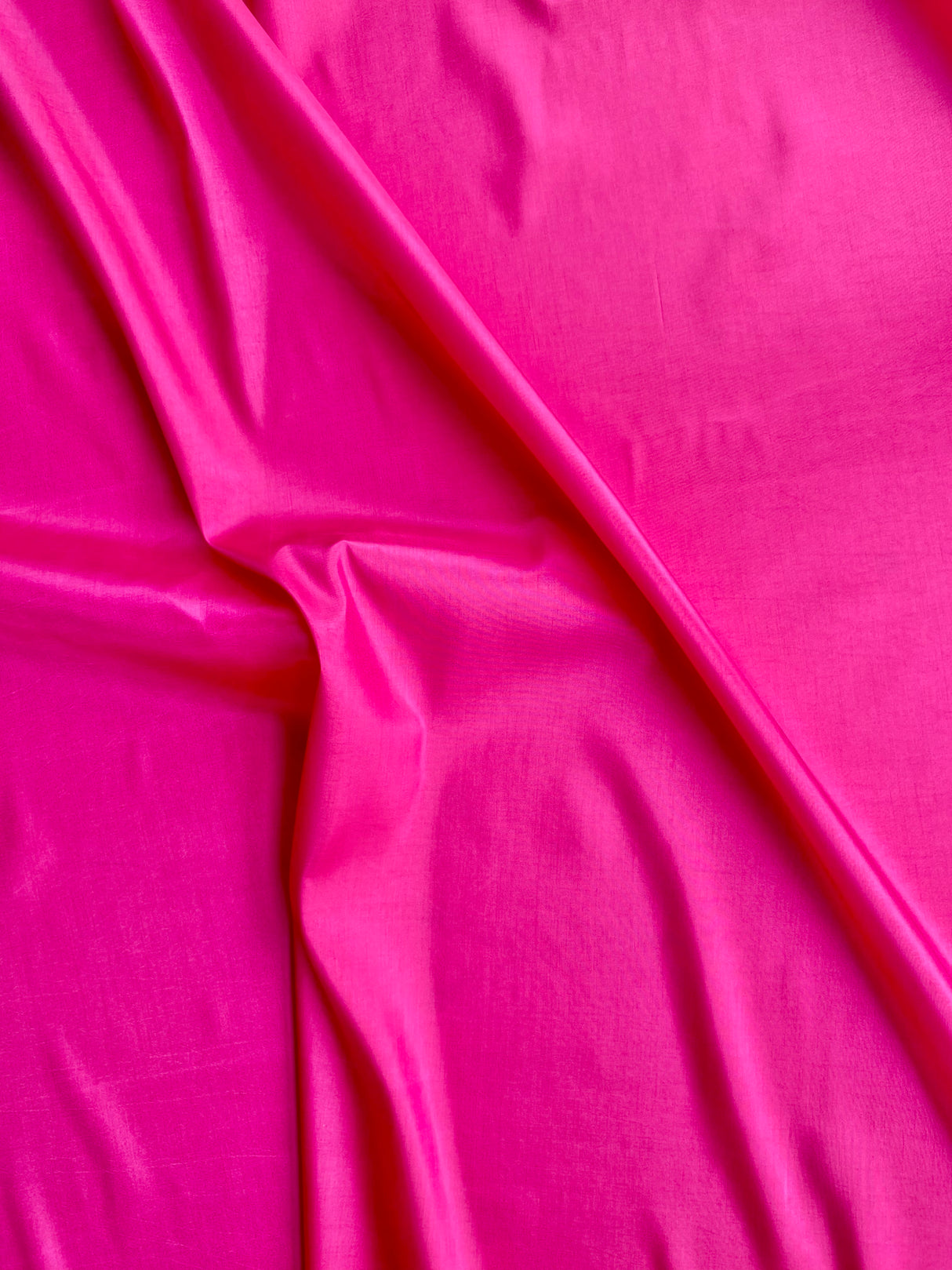 Hot Pink
Rytmeflag til rytmisk gymnastik, herunder både holdgymnastik og individuel gymnastik, dans, børnerytmik, motorik, bevægelseslege, træning og opvisning. Gymnastik håndredskab med flot visuel effekt. Rytmeflaget laver smukke, bølgende bevægels