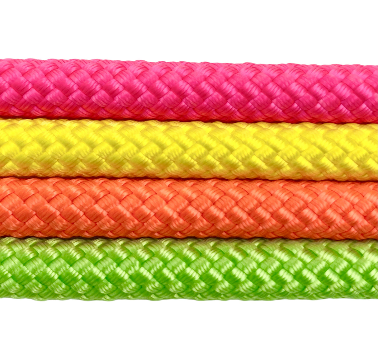 Amaya COMPETITION sjippetov.
Sjippetov til rytmisk gymnastik i absolut topkvalitet fra Amaya. FIG godkendt til konkurrencegymnastik.
Super tæt vævning og en vægt på hele 210 g, som giver sjippetovet optimal tyngde til udførelse af komplekse sving,