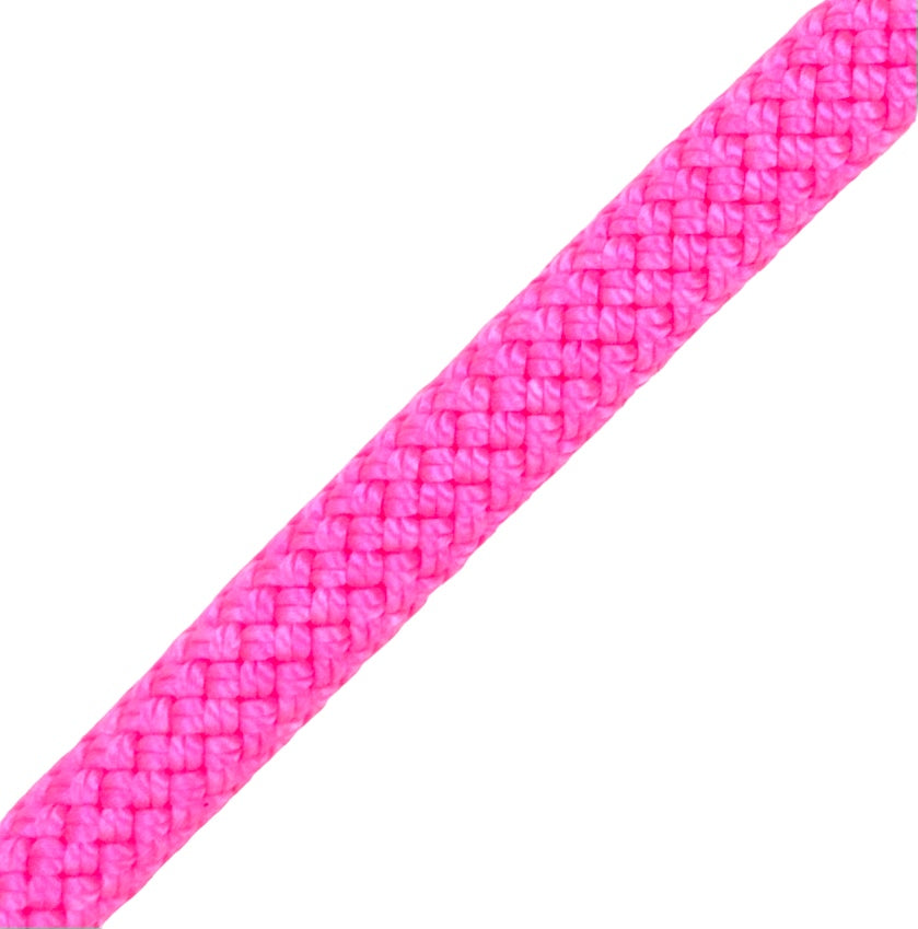 Sjippetov Pastorelli NEW ORLEANS, Fluo Pink.
Pastorelli NEW ORLEANS sjippetov er af den bedste kvalitet og et foretrukkent mærke hos topgymnasterne indenfor rytmisk gymnastik.
FIG-godkendt til konkurrencer.
Længde 3 m.
Diameter 9 mm.
Sjippetovet h