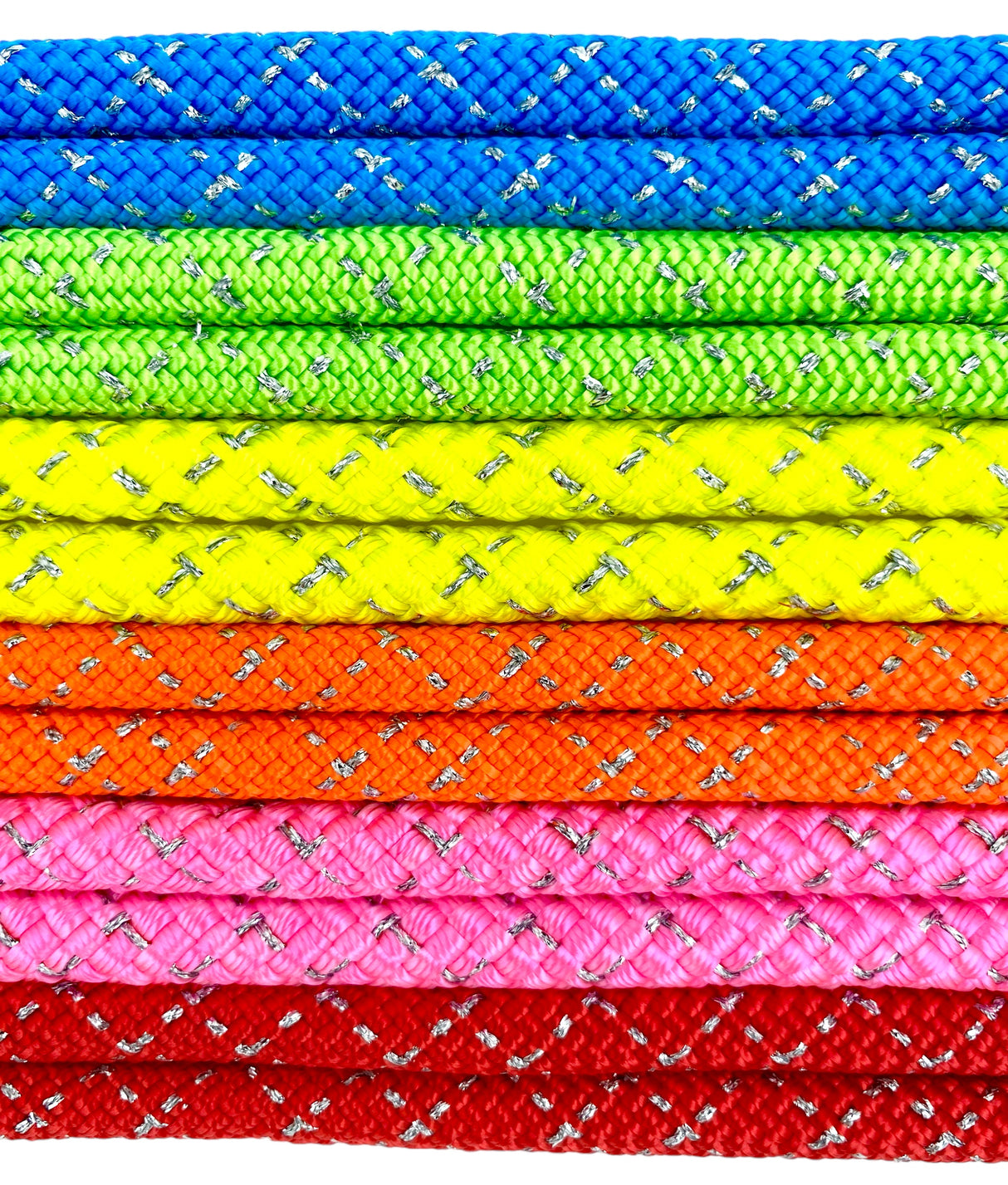 Sjippetov Pastorelli NEW ORLEANS.
Pastorelli NEW ORLEANS sjippetov er af den bedste kvalitet og et foretrukkent mærke hos topgymnasterne indenfor rytmisk gymnastik.
FIG-godkendt til konkurrencer.
Længde 3 m.
Diameter 9 mm.
Sjippetovet har en god t