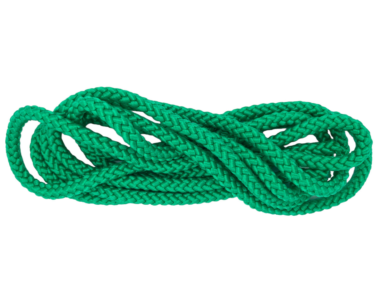 Sjippetov MALA, Grøn.
MALA sjippetov i flotte klare farver. Rigtig gode, slidstærke sjippetove til skoler, foreninger og institutioner.
Sjippetovet er 3 m, men kan afkortes efter behov, så det tilpasses alle aldersgrupper - vi hjælper dig gerne.
Læk