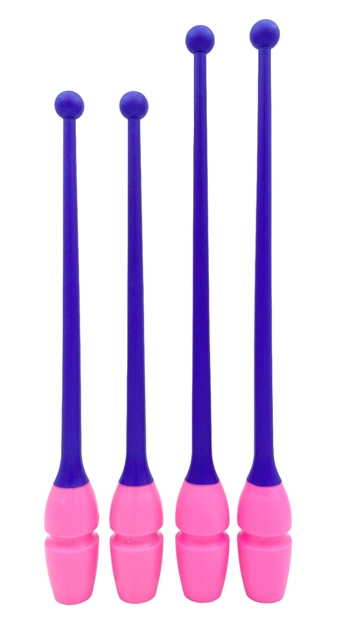 Tofarvet gymnastikkølle fra Pastorelli med en krop (den pink del) af gummi, hvilket gør, at køllen kan stødes mod gulvet og springe tilbage.
Køllerne kan også sættes sammen i forlængelse af hinanden.
En farverig kølle til træning, opvisning, show o