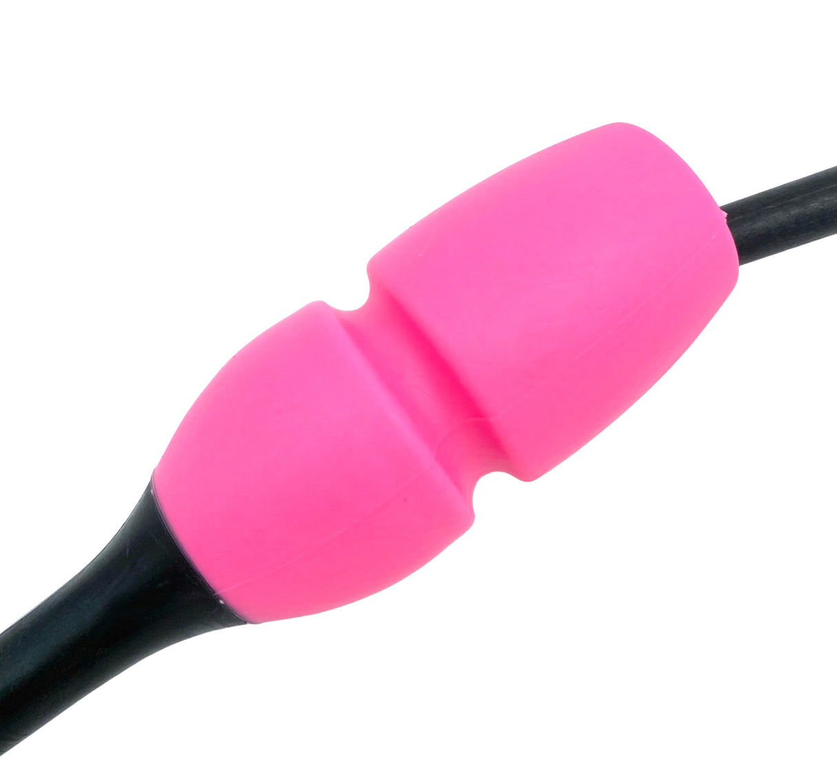 Tofarvet gymnastikkølle fra Pastorelli med en krop (den pink del) af gummi, hvilket gør, at køllen kan stødes mod gulvet og springe tilbage.
Køllerne kan også sættes sammen i forlængelse af hinanden.
En farverig kølle til træning, opvisning, show o