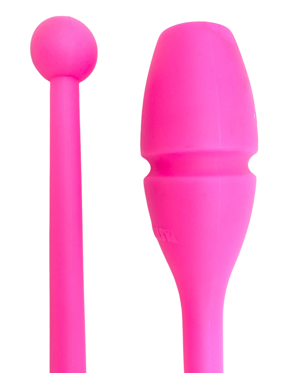 En farverig kølle til træning, opvisning, show og konkurrence.
Italienske Pastorelli står for den absolutte topkvalitet indenfor håndredskaber til rytmisk gymnastik. De tilbyder et bredt udvalg af udstyr, herunder tøndebånd, køller, bolde, vimpler