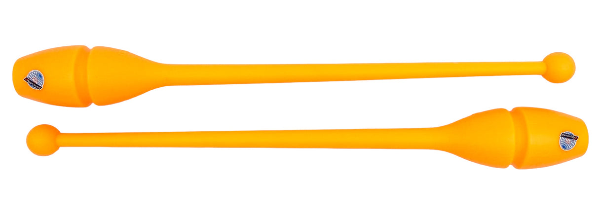 En farverig kølle til træning, opvisning, show og konkurrence.
Italienske Pastorelli står for den absolutte topkvalitet indenfor håndredskaber til rytmisk gymnastik. De tilbyder et bredt udvalg af udstyr, herunder tøndebånd, køller, bolde, vimpler