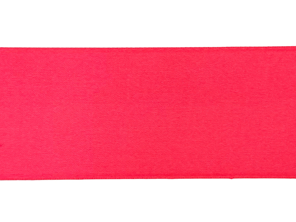 Amaya Vimpel til rytmisk gymnastik.
Amayas vimpel er det perfekte valg for rytmiske gymnaster, uanset om det er til træning eller opvisning.
Vimplerne er 6 meter lange og er lette nok til at bevæge sig elegant gennem luften, men har stadig tilstrækk