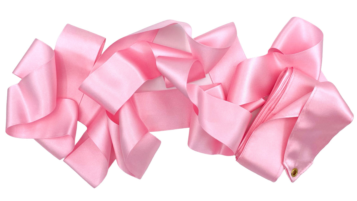 Amaya Vimpel til rytmisk gymnastik.
Amayas vimpel er det perfekte valg for rytmiske gymnaster, uanset om det er til træning eller opvisning.
Vimplerne er 6 meter lange og er lette nok til at bevæge sig elegant gennem luften, men har stadig tilstrækk