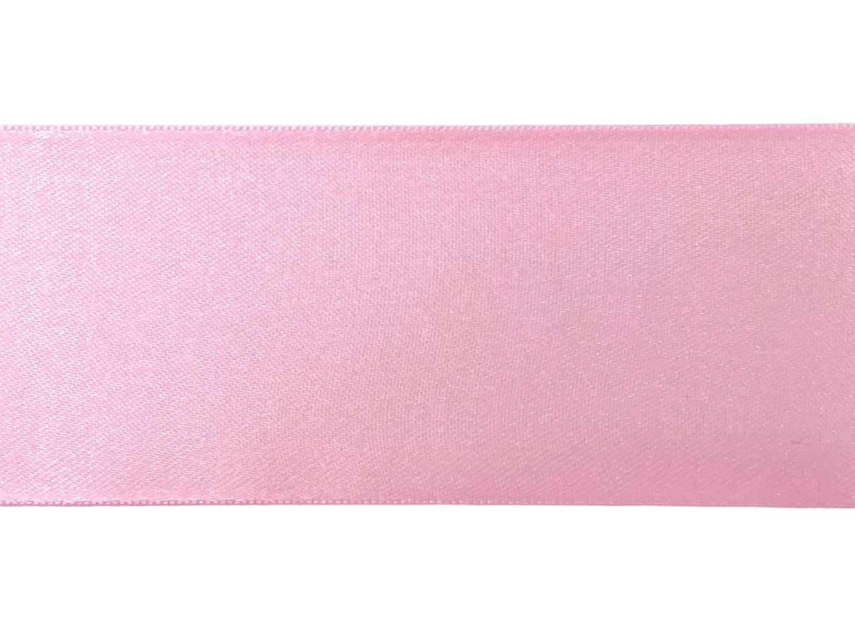 Amaya Vimpel til rytmisk gymnastik.
Amayas vimpel er det perfekte valg for rytmiske gymnaster, uanset om det er til træning eller opvisning.
Vimplerne er 6 meter lange og er lette nok til at bevæge sig elegant gennem luften, men har stadig tilstrækk