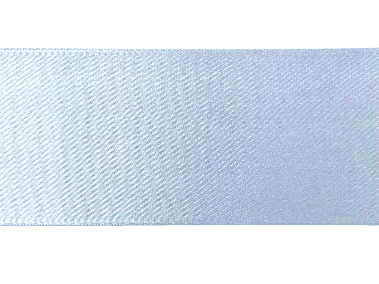 Amaya Vimpel til rytmisk gymnastik.
Amayas vimpel er det perfekte valg for rytmiske gymnaster, uanset om det er til træning eller opvisning.
Vimplerne er 6 meter lange og er lette nok til at bevæge sig elegant gennem luften, men har stadig tilstrækk