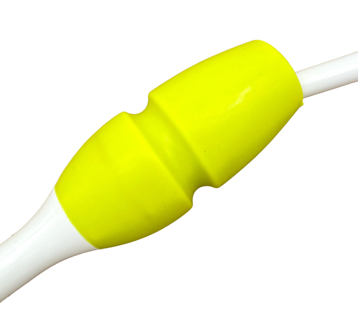 Tofarvet gymnastikkølle fra Pastorelli med en krop (den orange del) af gummi, hvilket gør, at køllen kan stødes mod gulvet og springe tilbage.
Køllerne kan også sættes sammen i forlængelse af hinanden.
En farverig kølle til træning, opvisning, show