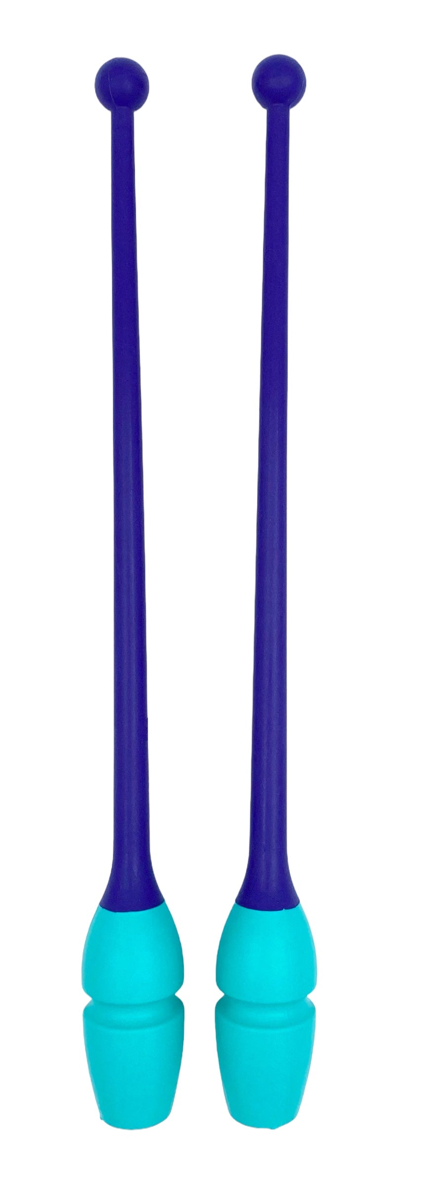 Tofarvet gymnastikkølle fra Pastorelli med en krop af gummi, hvilket gør, at køllen kan stødes mod gulvet og springe tilbage.
Køllerne kan også sættes sammen i forlængelse af hinanden.
En farverig kølle til træning, opvisning, show og konkurrence.