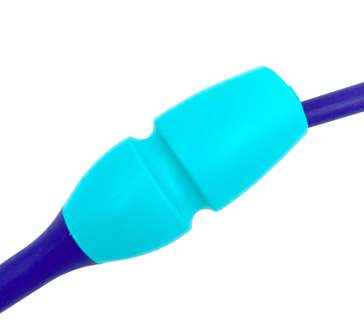 Tofarvet gymnastikkølle fra Pastorelli med en krop af gummi, hvilket gør, at køllen kan stødes mod gulvet og springe tilbage.
Køllerne kan også sættes sammen i forlængelse af hinanden.
En farverig kølle til træning, opvisning, show og konkurrence.