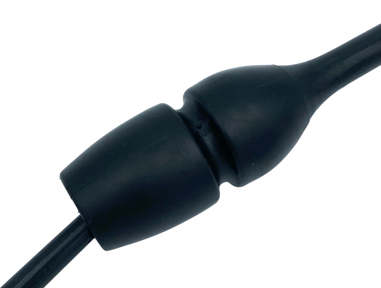 MASHA gymnastikkølle fra Pastorelli med både bounceeffekt og connectable.
Bounce betyder at køllen er lavet af gummi og derfor kan stødes mod gulvet og springe tilbage.
Connectable betyder at køllerne kan også sættes sammen i forlængelse af hinanden.