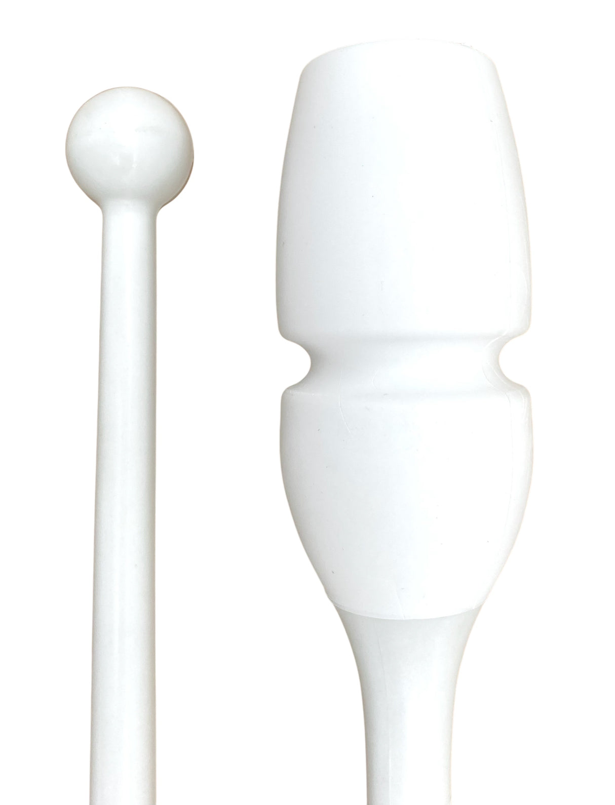 MASHA gymnastikkølle fra Pastorelli med både bounceeffekt og connectable.
Bounce betyder at køllen er lavet af gummi og derfor kan stødes mod gulvet og springe tilbage.
Connectable betyder at køllerne kan også sættes sammen i forlængelse af hinanden.