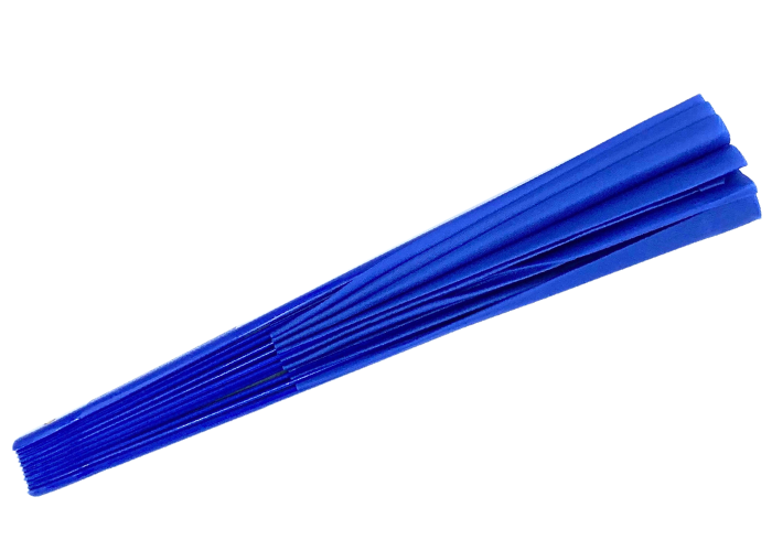 Blå gymnastikvifte. Oplev elegance og effekt på opvisningsgulvet med vores gymnastikvifte. Denne vifte fås i flere forskellige farver, så du kan vælge den, der passer bedst til din stil og optræden. Når viften er udslået, måler den imponerende 60 cm