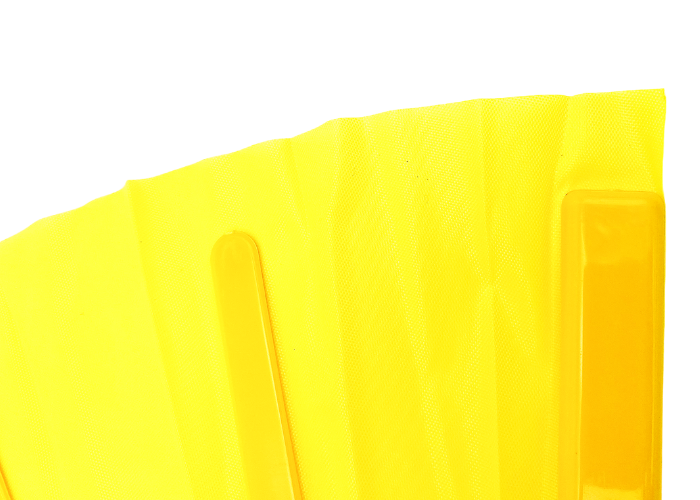 Gul gymnastikvifte.
Oplev elegance og effekt på opvisningsgulvet med vores gymnastikvifte. Denne vifte fås i flere forskellige farver, så du kan vælge den, der passer bedst til din stil og optræden. Når viften er udslået, måler den imponerende 60 cm