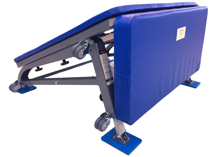 Bumper til FALCON minitrampolin fra Pelany.
Bumperen er en sikkerhedsafskærmning mellem minitrampolin og nedspringsmåtte/springgrav, som er fastmonteret med velcro på minitrampolinen.
Bumperen er produceret af formstærkt, blødt skum, betrukket med kr