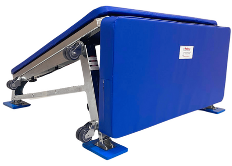 Bumper til FALCON minitrampolin fra Pelany.
Bumperen er en sikkerhedsafskærmning mellem minitrampolin og nedspringsmåtte/springgrav, som er fastmonteret med velcro på minitrampolinen.
Bumperen er produceret af formstærkt, blødt skum, betrukket med kr