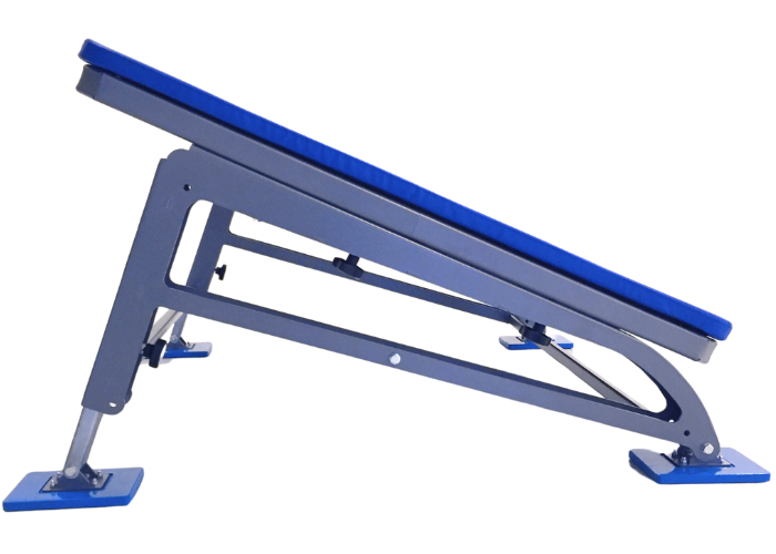 FALCON® minitrampolin fra Pelany fås i 3 forskellige modeller - til børn, junior og senior, med 32, 36 eller 40 fjedre.
Skridsikre fødder.
Pelany 2-string dug.
Stærke fjedre, med uovertruffen springkraft.
Fleksibel tilpasning af springvinkel, 4 højde