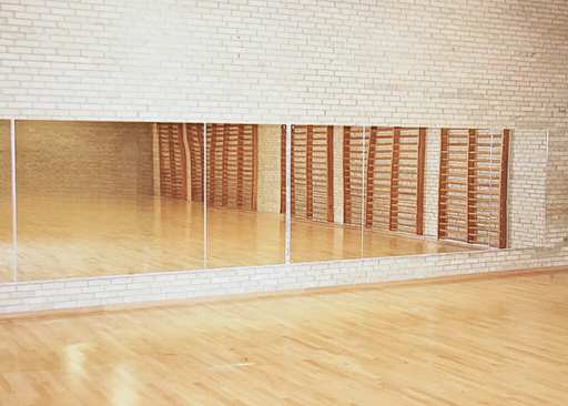 Væghængt spejlskab med sidespejle L300 cm og L400 cm