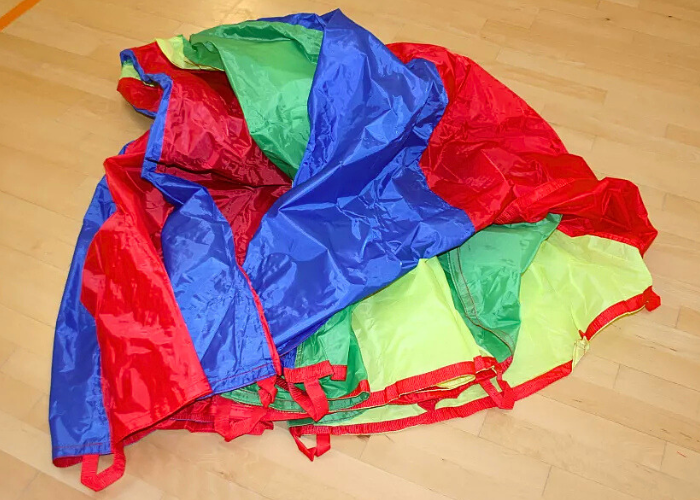 Faldskærm til gymnastik i bedste kvalitet.
Fremstillet af rivfast ripstop nylon.
Flerfarvet i regnbuens farver.
