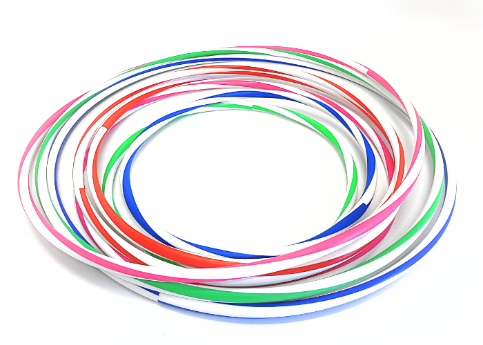Hulahopring udført i plast.
Formstabilt og god kvalitet.
Rundt plastprofil ø20 mm.
Leveres i ass. farver.