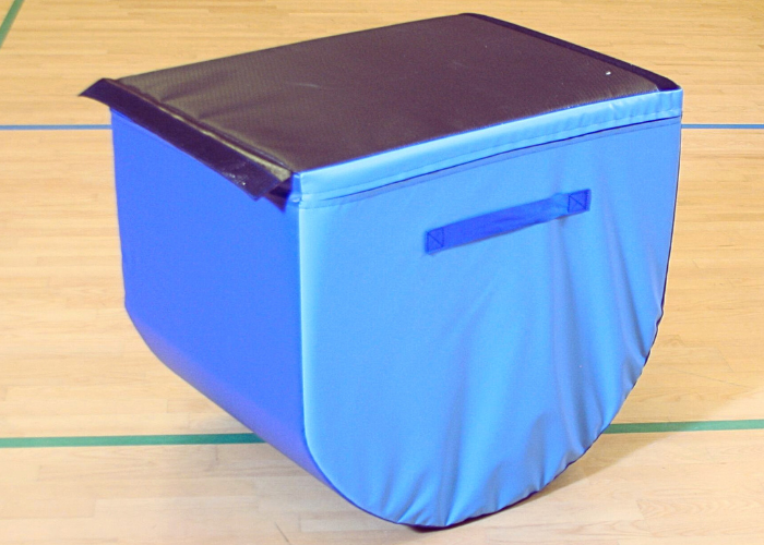 Rulleplint.
Rulleplint er et fantastisk alsidig træningsredskab for både store og små.
Børnehaver, skoler og idrætsforeninger

Kan bruges til forhindringsbaner, flikk-flakk, håndstand og meget mere.

Skumkerne 25 kg. pr. m3.
700 g/m2. PVC dug.
Skrids