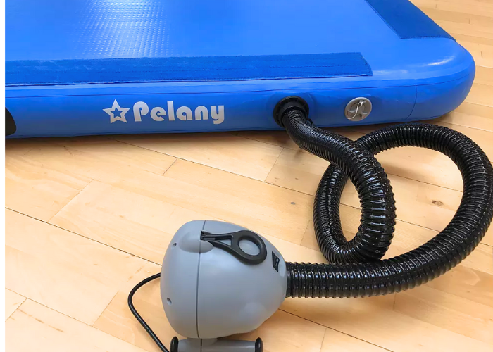 Airtrack Pro 30 cm er et airtrack som henvender sig til gymnastikforeninger, efterskoler og skoler. Der er masser af spring og effektfuldt afsæt til alle aldersgrupper. Hårdhed kan let og hurtigt tilpasses gymnasternes alder og niveau.  Findes i 2 me