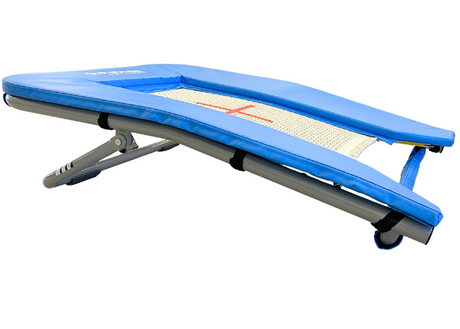 Boost Board Hawk.

Ergonomisk udformet minitrampolin til kraftfulde afsæt.

Velegnet til børnespring, da den er let at hoppe op i for de mindste.

Skridsikker fødder og med transporthjul.

Højderegulering fra ca. 26-32 cm

Open-end model.