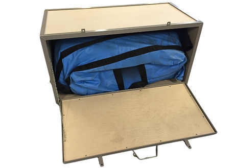 Opbevaringskasse 60x60x120 cm.
Kraftig stålramme og sider af 12 mm. birkefiner.
4 stk. hjul.
Kan låses med hængelås.