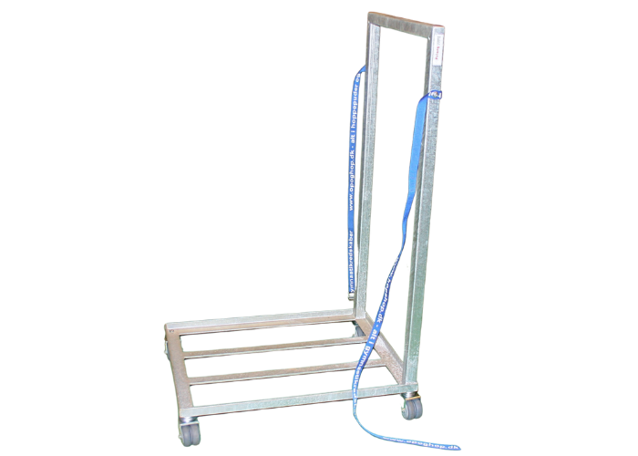 Vogn til 3 springbrædder.
Spænderem til til fastgørelse af springbrædder.
4 stk. hjul.
Lakeret eller galvaniseret.