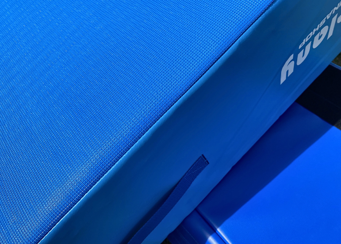 Lille sidekasse GYM til gymnastik.

Kan bruges enkeltvis eller samlet til forskellige springopstillinger.

Skumkvalitet 20 kg. pr. m3.
700 g/m2. PVC dug.
2 stk. kraftige bærehåndtag.
Monteret med velcro.
YKK lynlås.
Skridsikker bund.